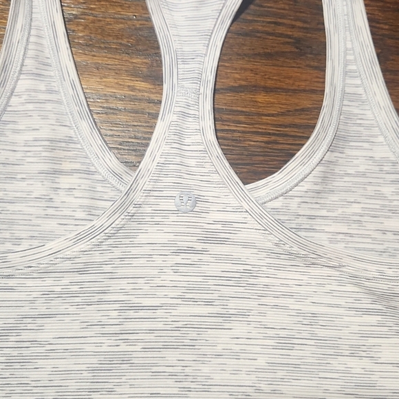Women's Gray Racerback Tank Top Size 6 - Picture 4 of 4